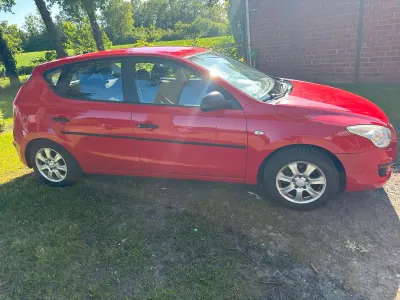 Gebraucht Hyundai i30 109 PS (80 kW) 2008 Rot Kleinwagen