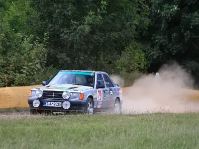 Używany Mercedes 190 132 KM (97 kW) 1989 Srebrny Sedan/Limuzyna