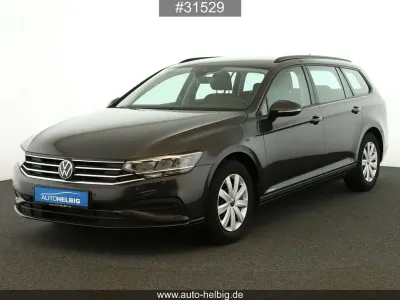 Gebraucht VW Passat 122 PS (89 kW) 2023 Grau Kombi
