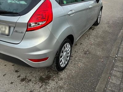 Gebraucht Ford Fiesta 60 PS (44 kW) 2009 Silber Kleinwagen