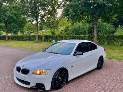 Gebraucht BMW 325 M Sport 197 PS (144 kW) 2008 Weiß Coupé