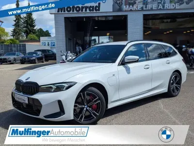 Gebraucht BMW 330e M Sport 292 PS (214 kW) 2025 Alpinweiss Kombi