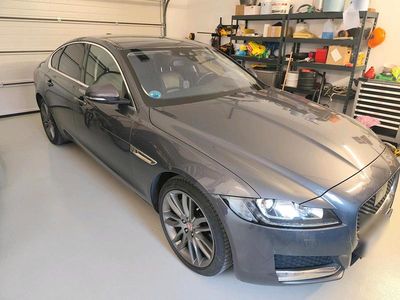 Usata Jaguar XF 180 CV (132 kW) 2016 Grigio Berlina