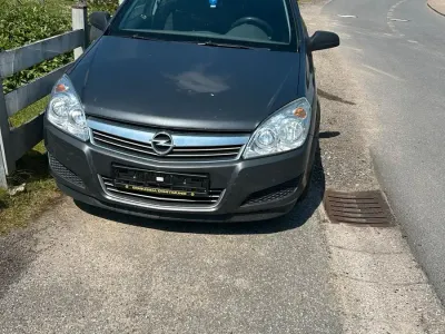 Gebraucht Opel Astra 90 PS (66 kW) 2009 Grau Kombi