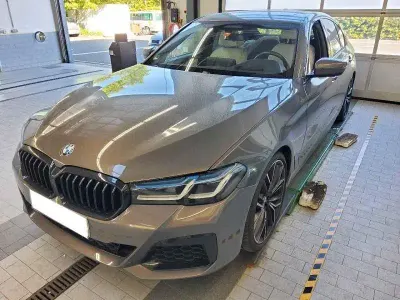 Używany BMW M550 Performance 530 KM (389 kW) 2023 Szary Sedan/Limuzyna