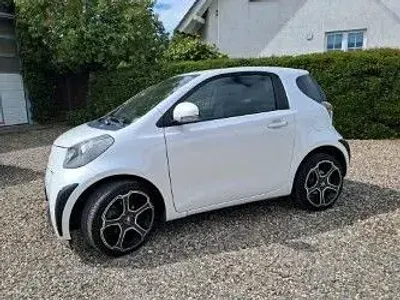 Gebraucht Toyota iQ 68 PS (50 kW) 2011 Weiß Kleinwagen