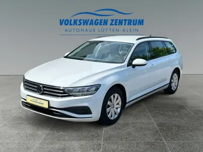 Gebraucht VW Passat Conceptline 150 PS (110 kW) 2023 Gletscherweiss (metallic) Kombi