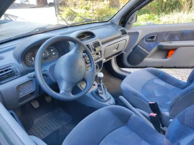 Brugt Renault Clio II Basis 58 HK (42 kW) 1999 Sort Sedan