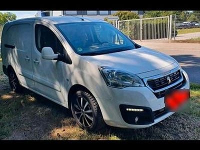 Gebraucht Peugeot Partner 99 PS (72 kW) 2017 Weiß Van / Kleinbus