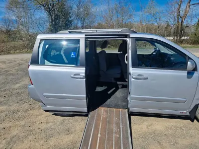 Brugt Kia Carnival EX 185 HK (136 kW) 2007 Sølv MPV