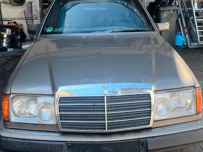 Gebraucht Mercedes 200 118 PS (86 kW) 1990 Braun Limousine