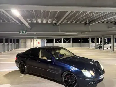 Gebraucht Mercedes E500 Avantgarde 306 PS (225 kW) 2002 Blau Limousine
