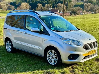 Używany Ford Tourneo Courier Titanium 101 KM (74 kW) 2019 Srebrny Minivan