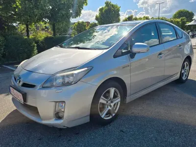 Käytetty Toyota Prius Executive 99 HP (72 kW) 2010 Hopea Viistoperä