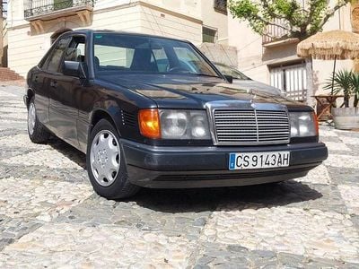 Schwarz Gebraucht 1990 Mercedes 300 Limousine | 15.900 €
