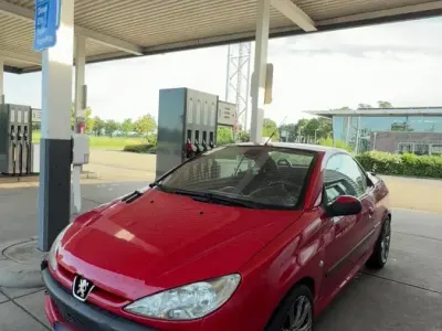 Gebraucht Peugeot 206 109 PS (80 kW) 2002 Rot Cabrio
