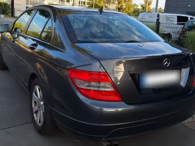Gebraucht Mercedes C180 Elegance 156 PS (114 kW) 2011 Grau Limousine