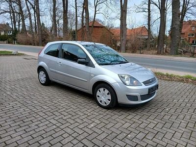 Begagnad Ford Fiesta 60 HK (44 kW) 2007 Silver Halvkombi