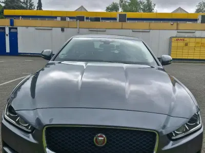 Gebraucht Jaguar XE Prestige 180 PS (132 kW) 2016 Grau Limousine