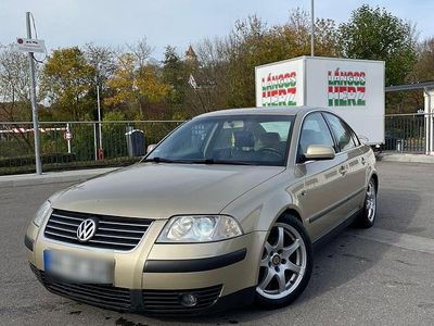 Gold Gebraucht 2001 VW Passat Limousine | 1.549 € (Fairer Preis)