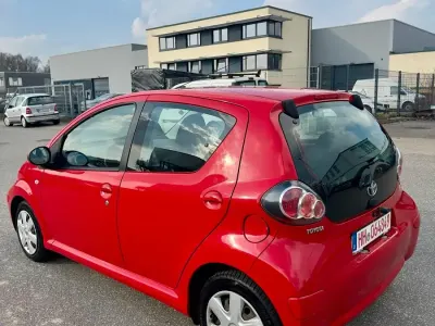 Gebraucht Toyota Aygo Cool 68 PS (50 kW) 2010 Rot Kleinwagen