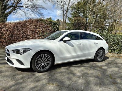 Gebraucht Mercedes CLA180 Shooting Brake 116 PS (85 kW) 2023 Weiß Kombi