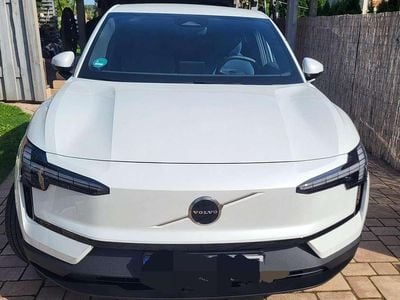 Weiß Gebraucht 2025 Volvo EX30 Core SUV | 29.900 € (Fairer Preis)