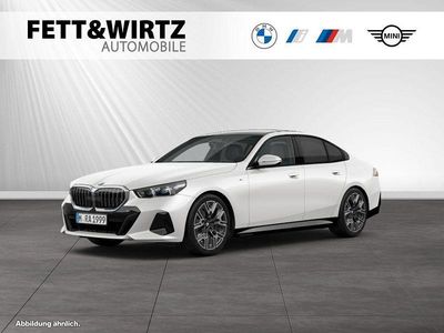 Gebraucht BMW 520 M Sport 208 PS (152 kW) 2025 Mineralweiss metallic Limousine