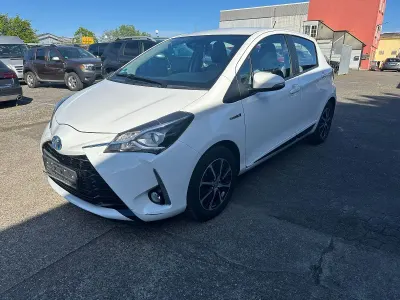 Gebraucht Toyota Yaris Hybrid Team 75 PS (55 kW) 2018 Weiß Limousine