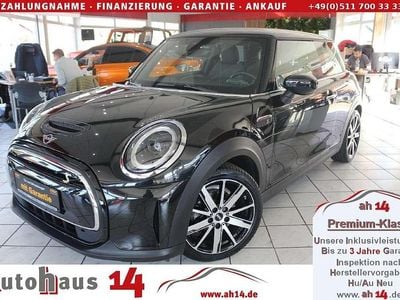 Gebraucht Mini Cooper S 135 kW (184 PS) 2022 Midnight black metallic Kleinwagen
