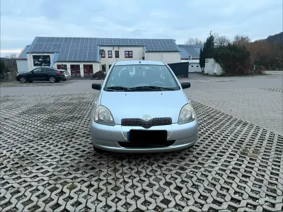 Gebraucht Toyota Yaris 68 PS (50 kW) 2000 Silber Limousine