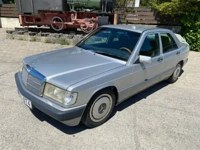 Używany Mercedes 190 160 KM (117 kW) 1991 Srebrny Sedan/Limuzyna