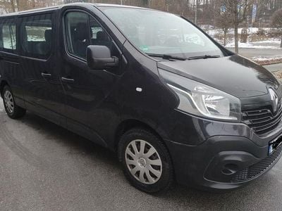 Schwarz Gebraucht 2015 Renault Trafic Van / Kleinbus | 9.550 € (Guter Preis)