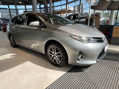 Gebraucht Toyota Auris Life+ 132 PS (97 kW) 2013 New medium silver Kombi