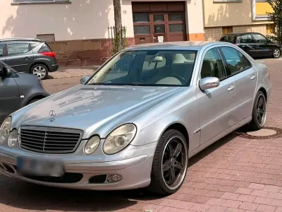 Gebraucht Mercedes E240 177 PS (130 kW) 2002 Silber Limousine