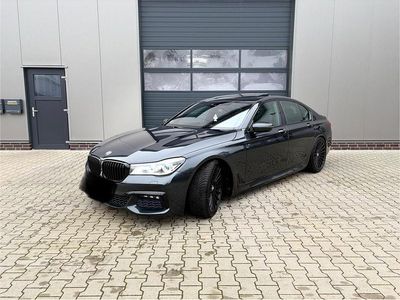 Grau Gebraucht 2017 BMW 750 M Sport Limousine | 34.999 € (Etwas zu teuer)