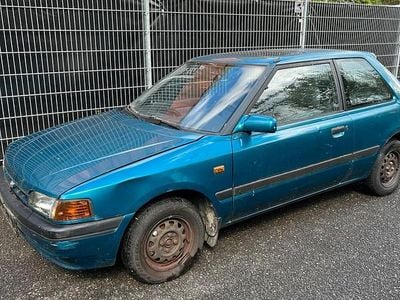 Usado Mazda 323 73 HP (53 kW) 1994 Verde Citadino