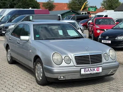 Gebraucht Mercedes E230 Elegance 150 PS (110 kW) 1996 Silber Limousine