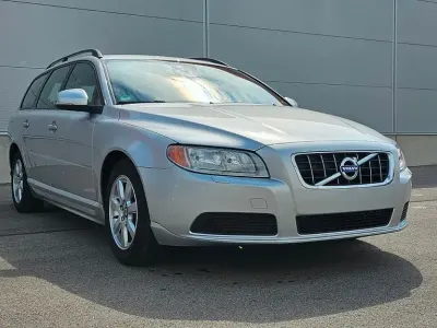 Używany Volvo V70 114 KM (83 kW) 2012 Srebrny Kombi