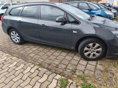 Gebraucht Opel Astra Edition 136 PS (100 kW) 2014 Grau Kombi