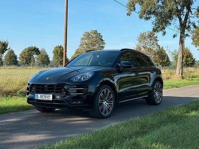 Schwarz Gebraucht 2015 Porsche Macan Turbo SUV | 47.250 € (Teuer)