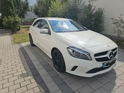 Gebraucht Mercedes A180 Urban 122 PS (89 kW) 2017 Weiß Kleinwagen