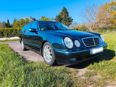 Second-hand Mercedes E280 Avantgarde 204 CP (150 kW) 2000 Negru Break