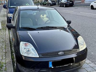 Schwarz Gebraucht 2003 Ford Fiesta Kombi | 2.400 € (Fairer Preis)