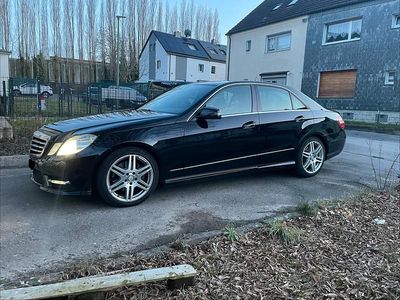 Schwarz Gebraucht 2013 Mercedes E300 AMG Limousine | 14.700 €