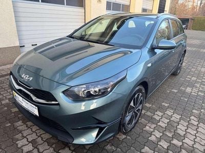 Neu Kia Ceed Sportswagon 140 PS (102 kW) 2025 (usg) yucca steel gray m Kombi