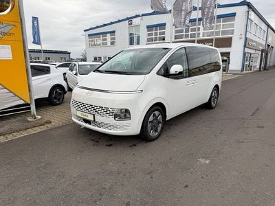 Weiß Gebraucht 2024 Hyundai Staria Trend Van / Kleinbus | 46.900 € (Etwas zu teuer)