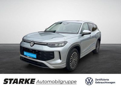 Silber (oyster silver metallic) Gebraucht 2025 VW Tayron Life SUV | 41.980 €