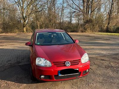 Gebraucht VW Golf VI 105 PS (77 kW) 2009 Rot Kleinwagen