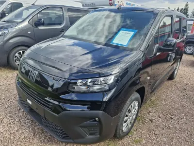 Neu Fiat Doblò 131 PS (96 kW) 2026 Cinemaschwarz Van / Kleinbus